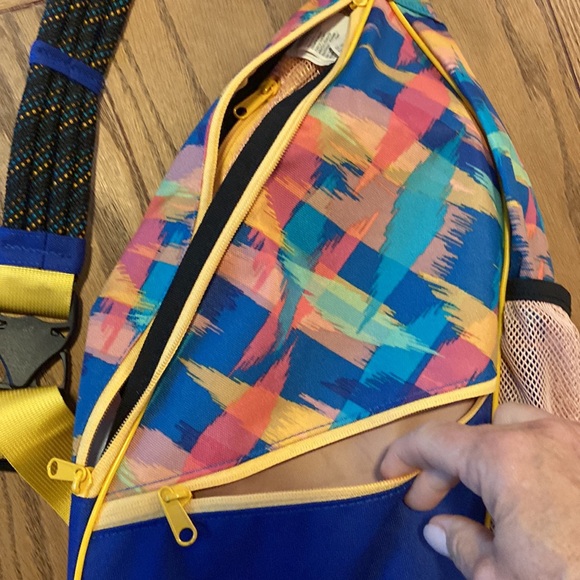 NWT Kavu Paxton‎ Sling Pack in GLAM JAM - Picture 6 of 9
